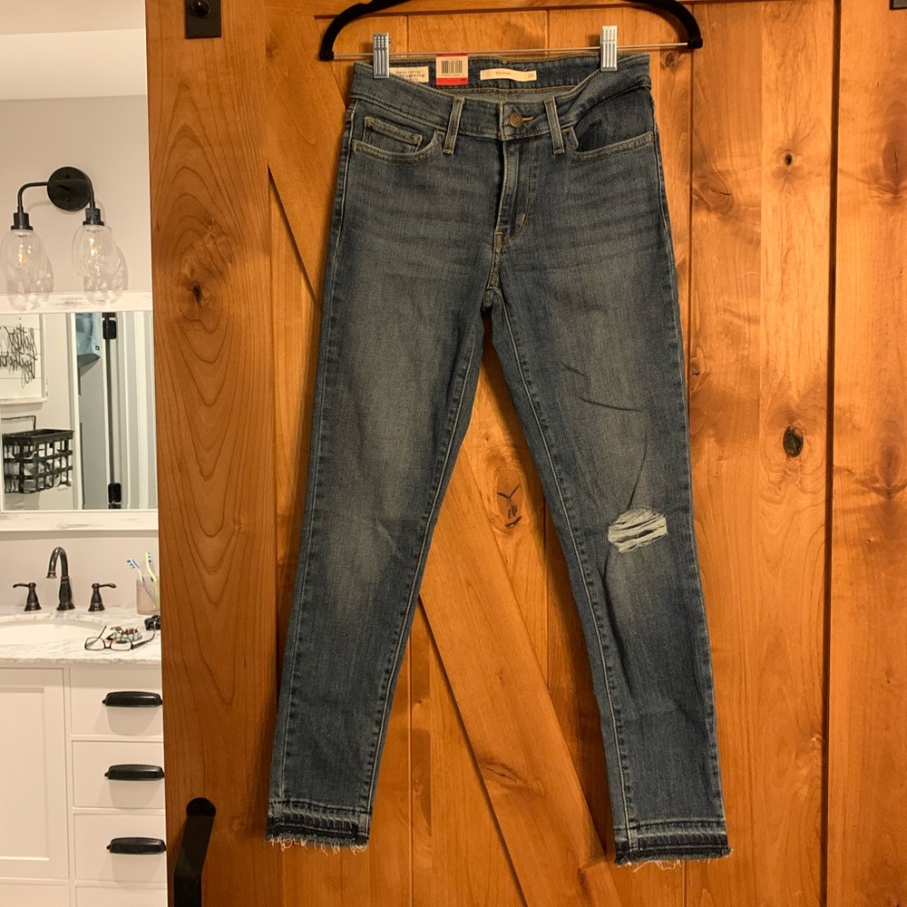 Levi’s Cropped Jeans